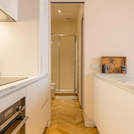 公寓 Charming 5 Mins From Duomo With Car Box *