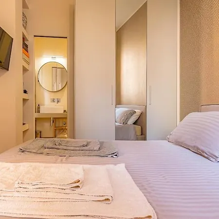 公寓 Charming 5 Mins From Duomo With Car Box 米兰