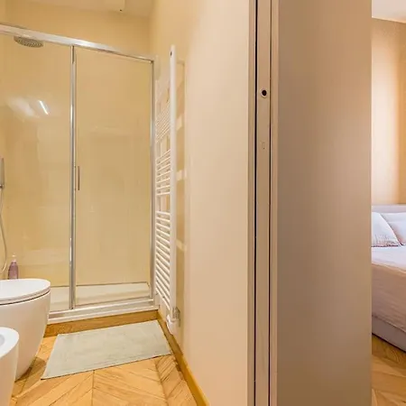 公寓 Charming 5 Mins From Duomo With Car Box 米兰