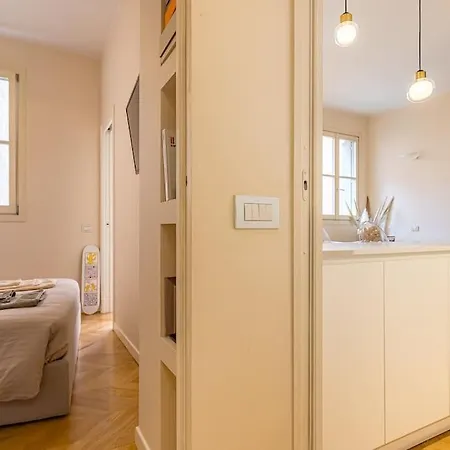 Charming 5 Mins From Duomo With Car Box