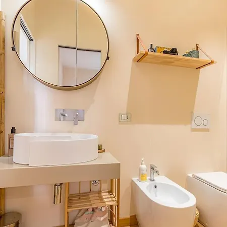 Charming 5 Mins From Duomo With Car Box
