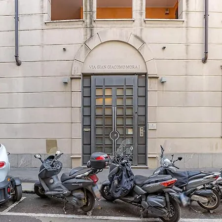 公寓 Charming 5 Mins From Duomo With Car Box