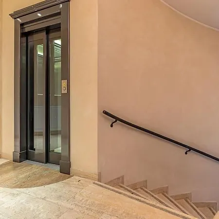 公寓 Charming 5 Mins From Duomo With Car Box 米兰